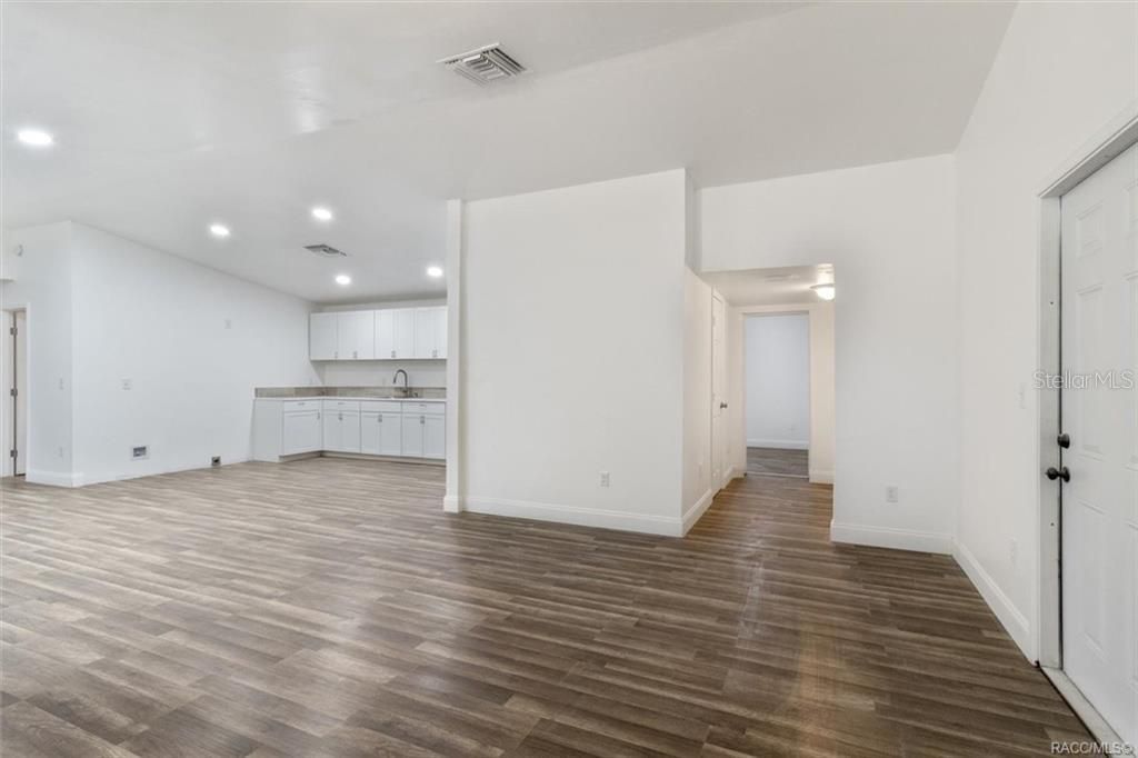 Active With Contract: $275,000 (3 beds, 2 baths, 2600 Square Feet)