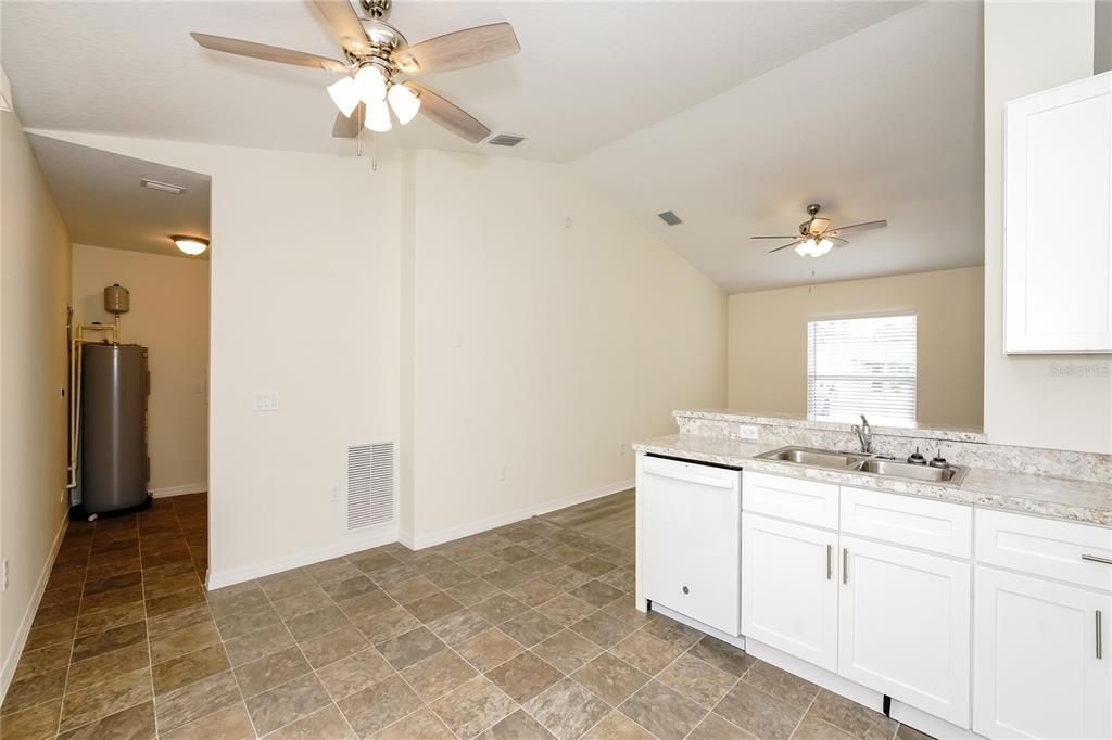 For Rent: $2,185 (3 beds, 2 baths, 1212 Square Feet)