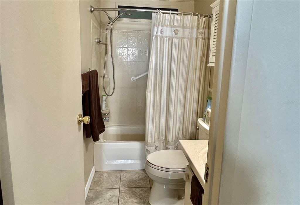 Guest Bath with tub