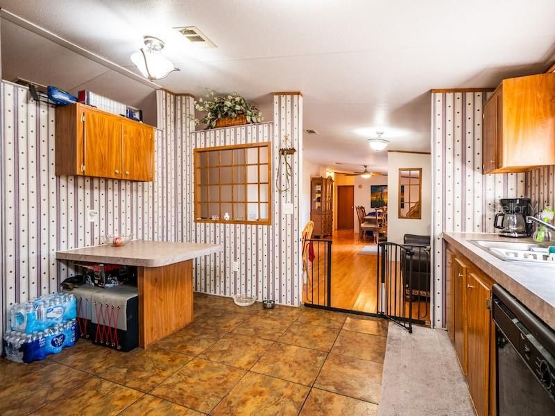 For Sale: $240,000 (5 beds, 2 baths, 1976 Square Feet)