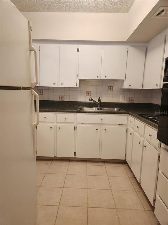 Recently Rented: $1,375 (1 beds, 1 baths, 800 Square Feet)