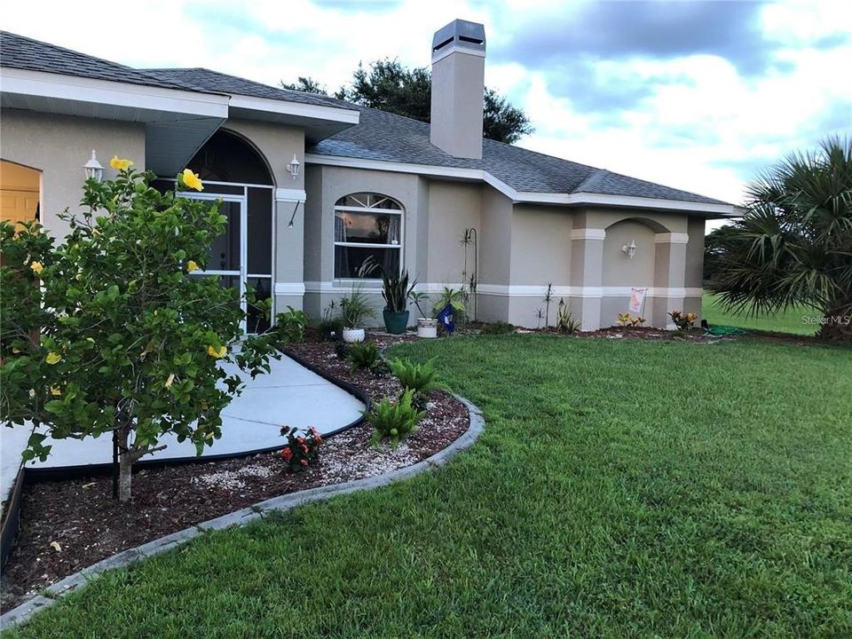 Recently Rented: $2,100 (3 beds, 2 baths, 2020 Square Feet)