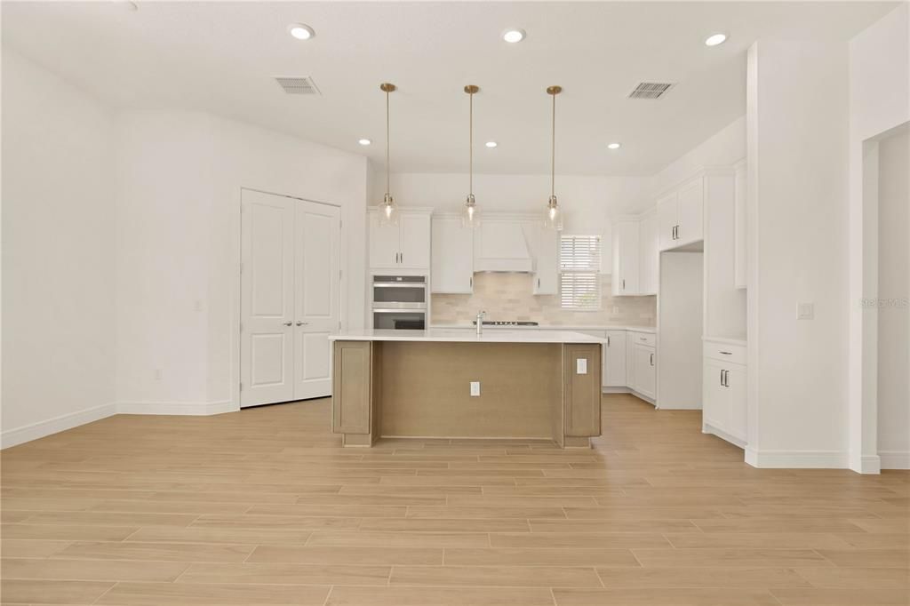 Active With Contract: $659,000 (4 beds, 3 baths, 2915 Square Feet)