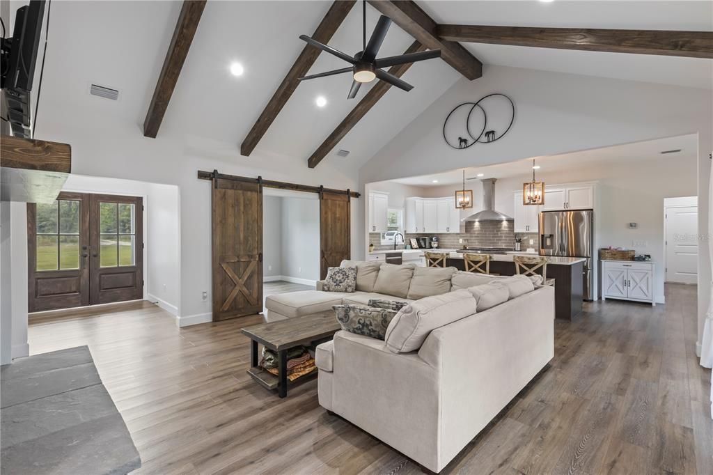 Recently Sold: $850,000 (3 beds, 2 baths, 1823 Square Feet)