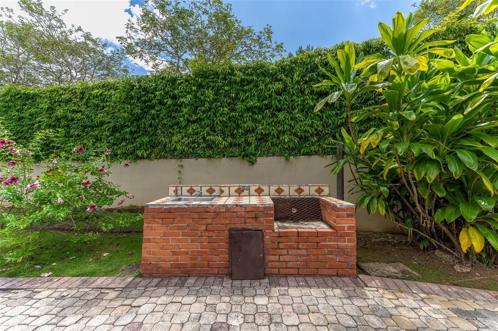 Vendido Recientemente: $1,325,000 (5 camas, 4 baños, 3952 Pies cuadrados)