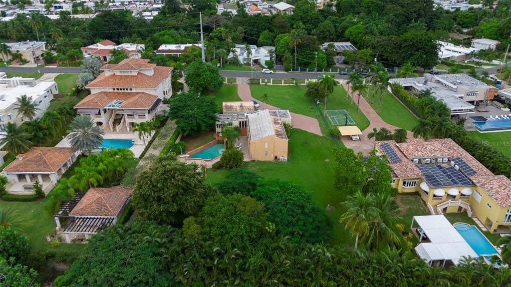 Vendido Recientemente: $1,325,000 (5 camas, 4 baños, 3952 Pies cuadrados)