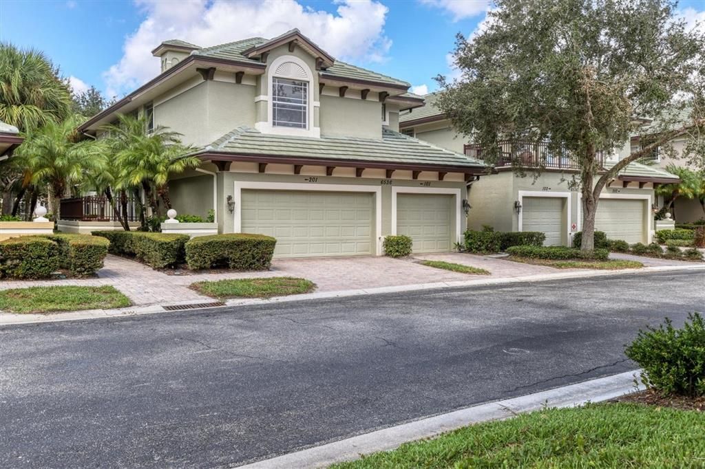 Recently Sold: $429,000 (3 beds, 2 baths, 1804 Square Feet)