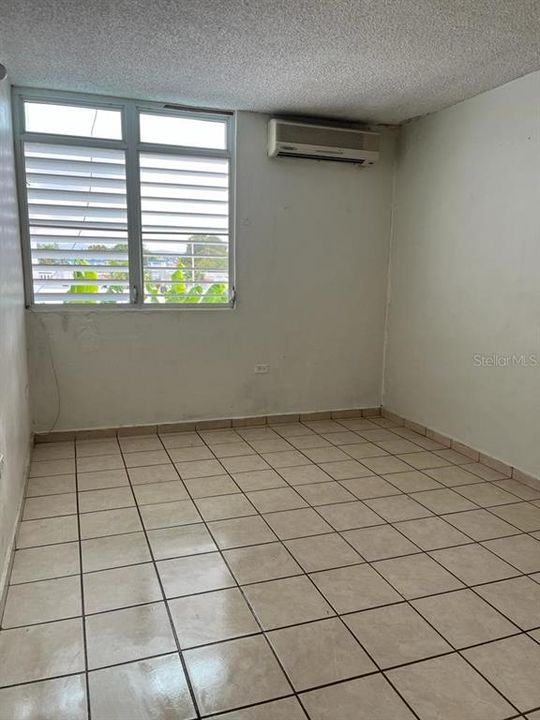 Activo con contrato: $128,900 (3 camas, 1 baños, 158.98 Pies cuadrados)