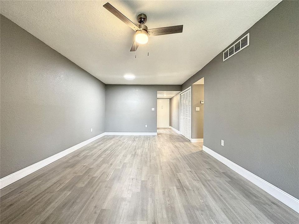 Recently Sold: $127,000 (2 beds, 1 baths, 832 Square Feet)