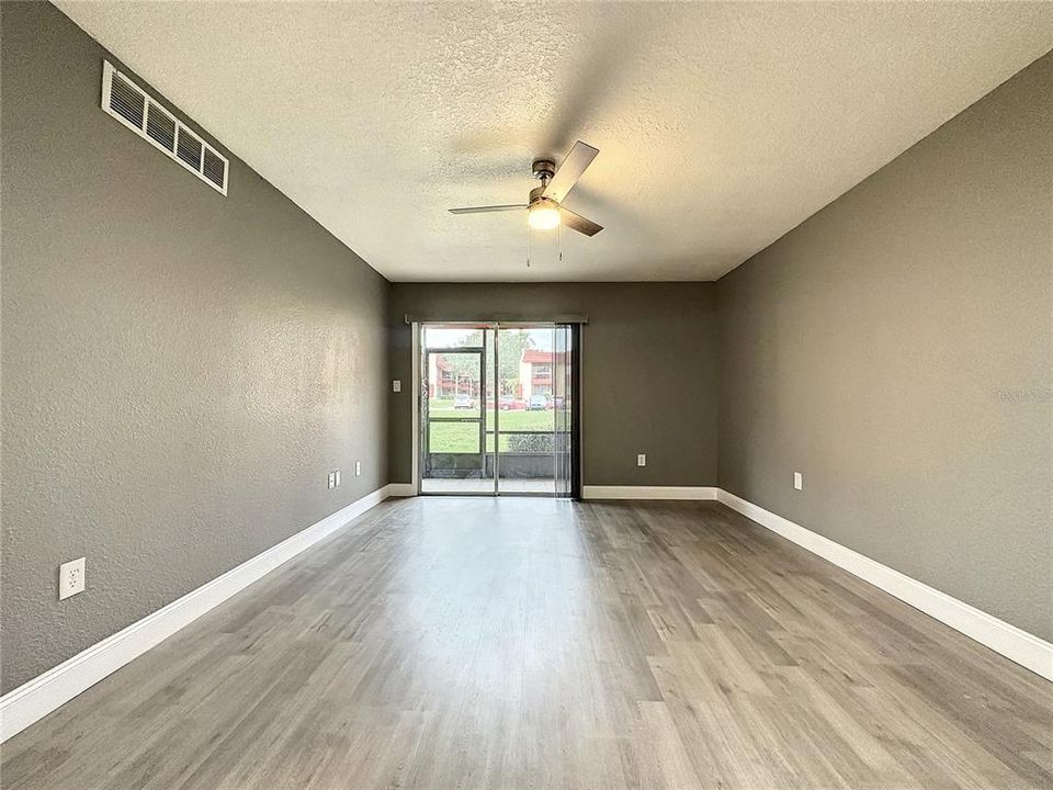 Recently Sold: $127,000 (2 beds, 1 baths, 832 Square Feet)