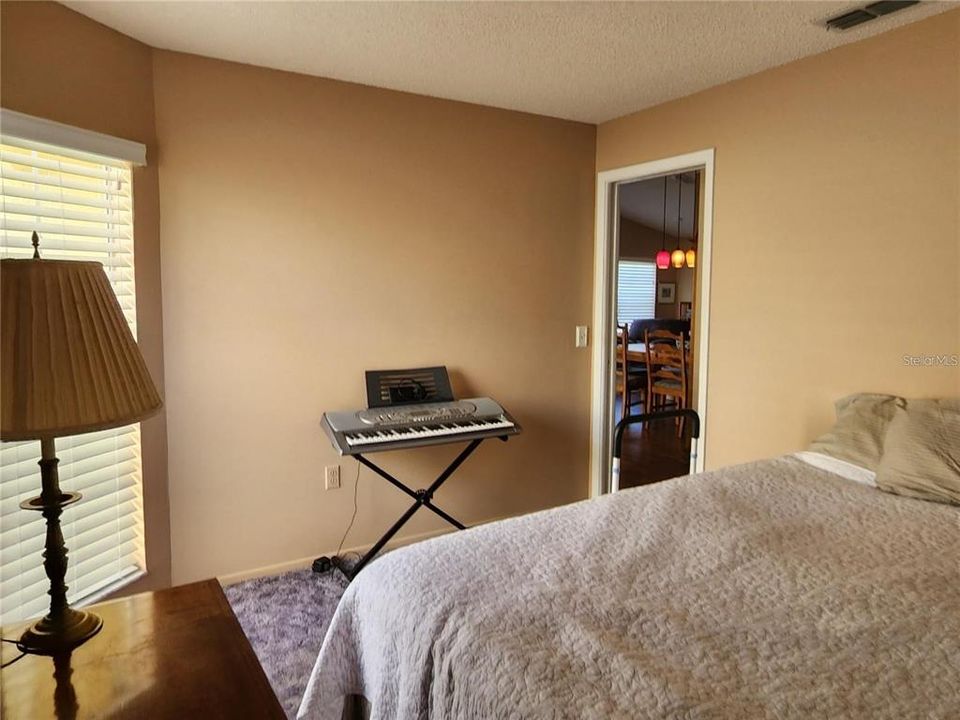 For Sale: $179,000 (2 beds, 2 baths, 1201 Square Feet)