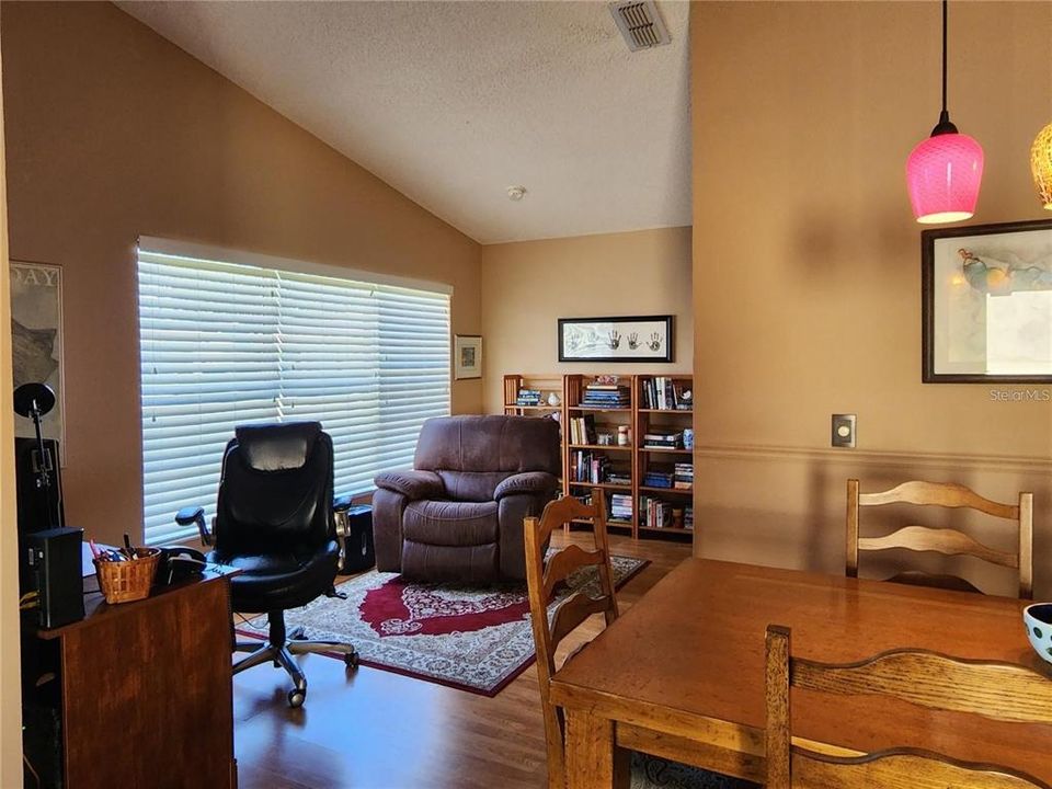 For Sale: $179,000 (2 beds, 2 baths, 1201 Square Feet)