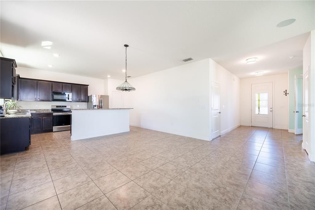 Recently Sold: $410,000 (4 beds, 2 baths, 2566 Square Feet)