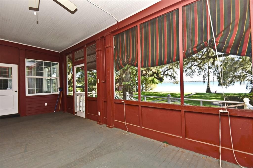 Rear screened-in porch