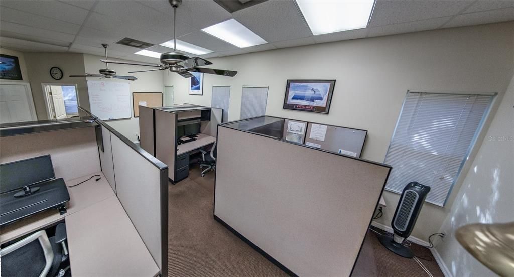 Flex Space with 5 cubicles