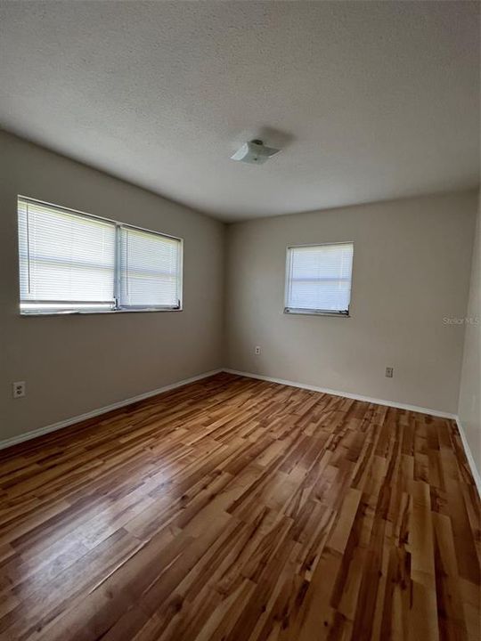 Recently Rented: $1,650 (2 beds, 1 baths, 800 Square Feet)