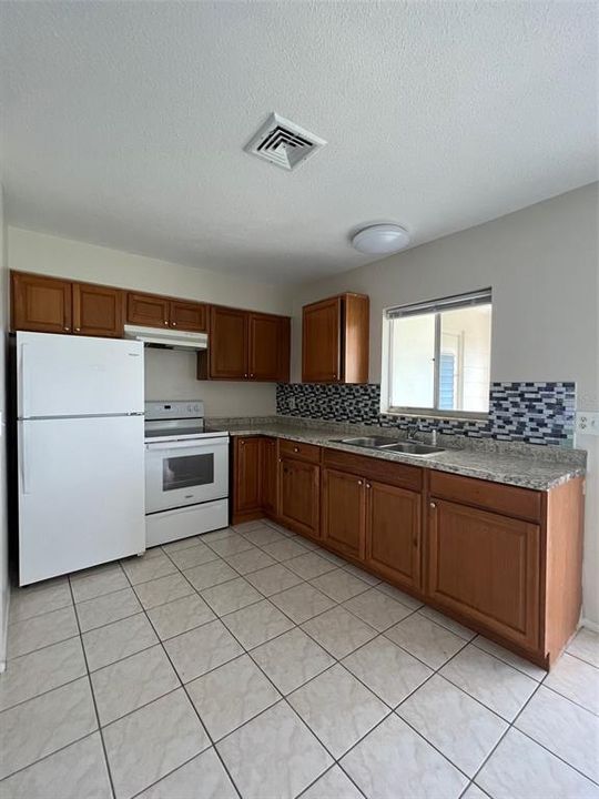Recently Rented: $1,650 (2 beds, 1 baths, 800 Square Feet)