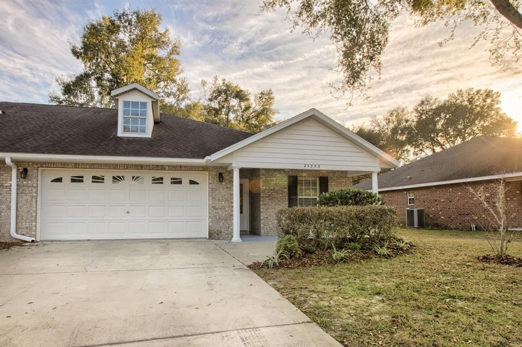 Recently Rented: $1,850 (3 beds, 2 baths, 1498 Square Feet)