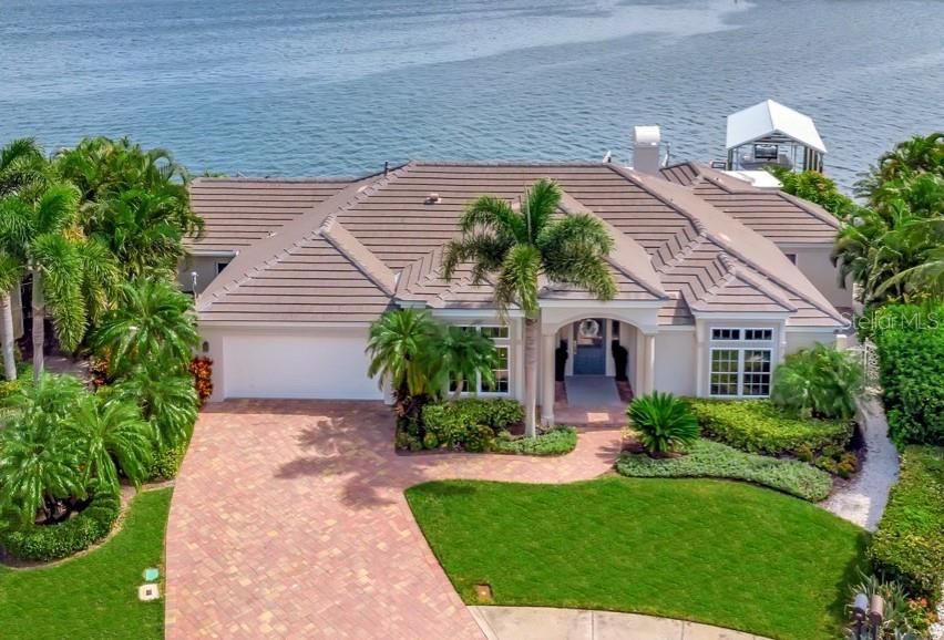 Recently Sold: $3,500,000 (4 beds, 3 baths, 3162 Square Feet)