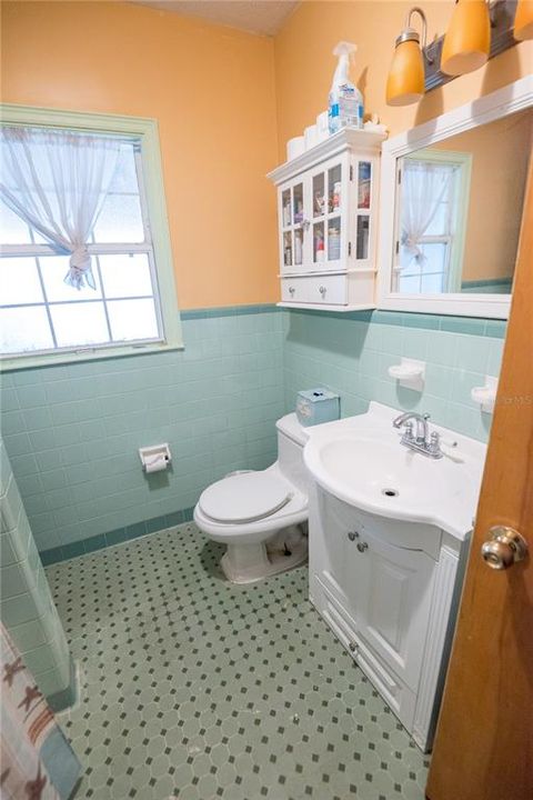 最近售出: $335,000 (4 贝兹, 2 浴室, 2560 平方英尺)