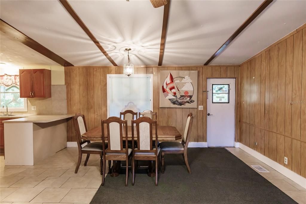 Recently Sold: $195,000 (3 beds, 2 baths, 1358 Square Feet)
