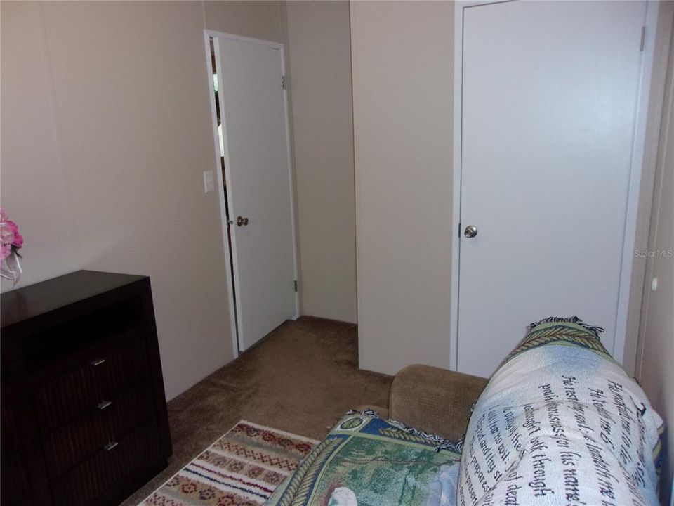 As you can see the 2nd guest room does have a closet
