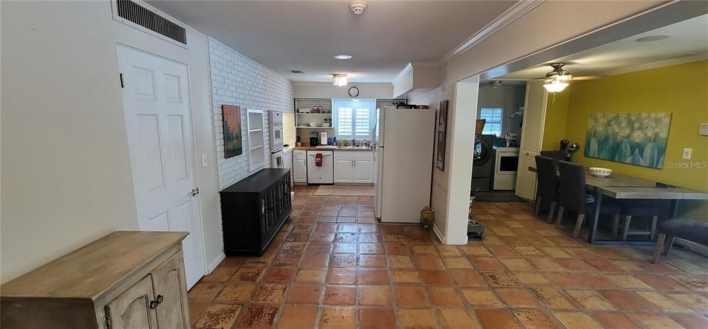 Recently Rented: $3,000 (3 beds, 2 baths, 2098 Square Feet)