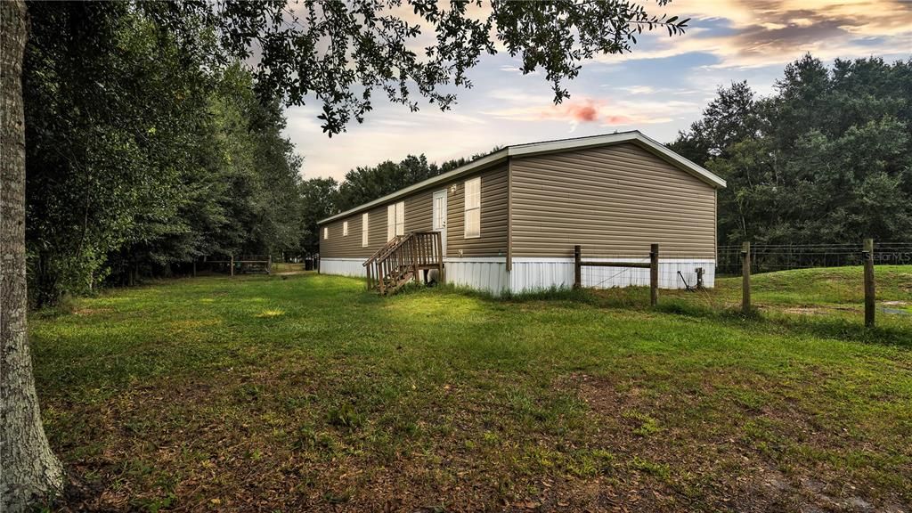 Recently Sold: $390,000 (5 beds, 3 baths, 1971 Square Feet)