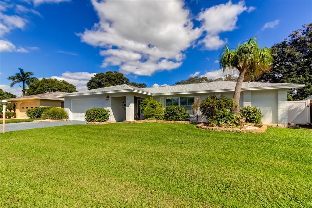 Recently Sold: $650,000 (4 beds, 2 baths, 2046 Square Feet)