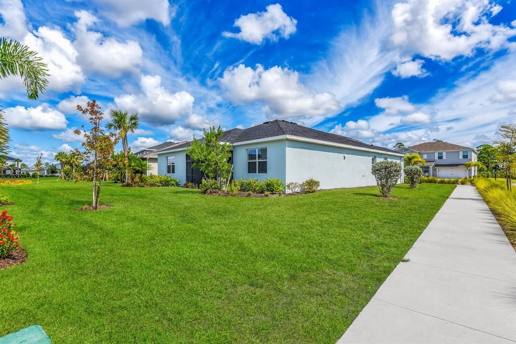 Active With Contract: $449,900 (3 beds, 3 baths, 2464 Square Feet)