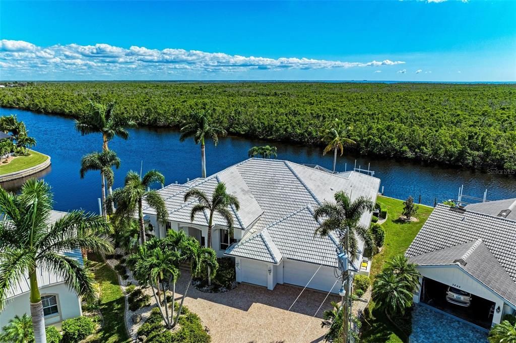 Recently Sold: $1,799,000 (3 beds, 2 baths, 3076 Square Feet)