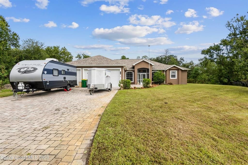 Recently Sold: $624,000 (4 beds, 3 baths, 2383 Square Feet)