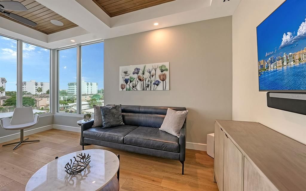 Active With Contract: $5,500,000 (5 beds, 5 baths, 5764 Square Feet)