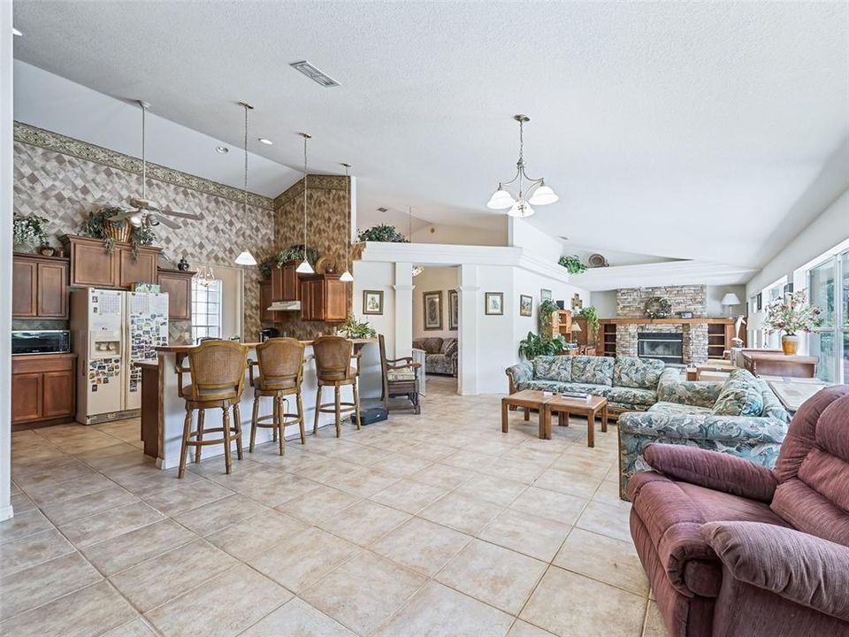 Recently Sold: $850,000 (3 beds, 2 baths, 2870 Square Feet)