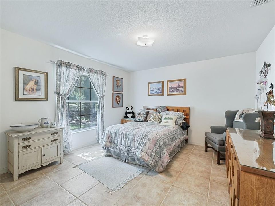 Recently Sold: $850,000 (3 beds, 2 baths, 2870 Square Feet)