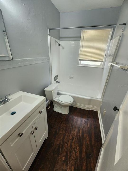 Recently Rented: $1,200 (3 beds, 1 baths, 945 Square Feet)