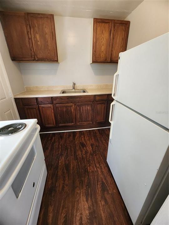Recently Rented: $1,200 (3 beds, 1 baths, 945 Square Feet)