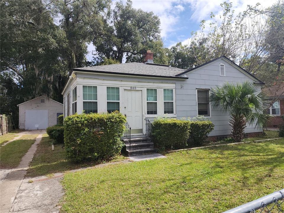 Recently Rented: $1,200 (3 beds, 1 baths, 945 Square Feet)