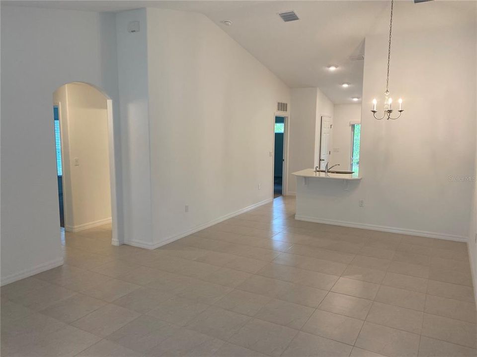 Active With Contract: $1,800 (4 beds, 2 baths, 1524 Square Feet)