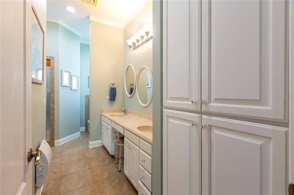 Active With Contract: $449,900 (4 beds, 2 baths, 2721 Square Feet)