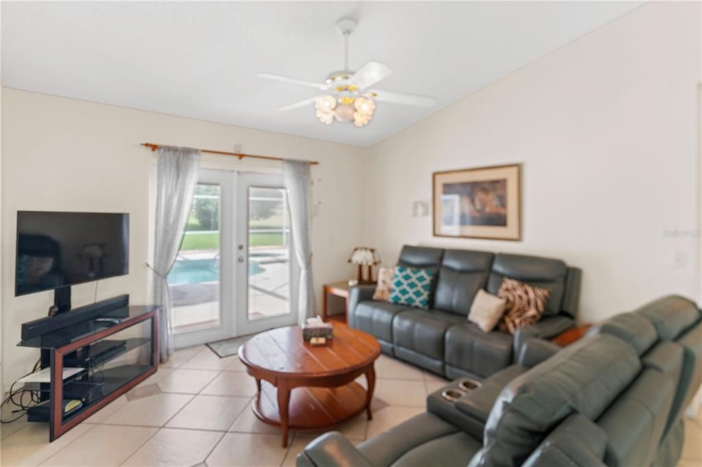 Active With Contract: $320,000 (2 beds, 2 baths, 1128 Square Feet)