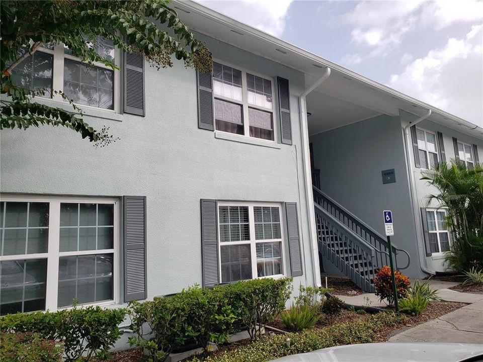 For Sale: $185,000 (2 beds, 2 baths, 870 Square Feet)