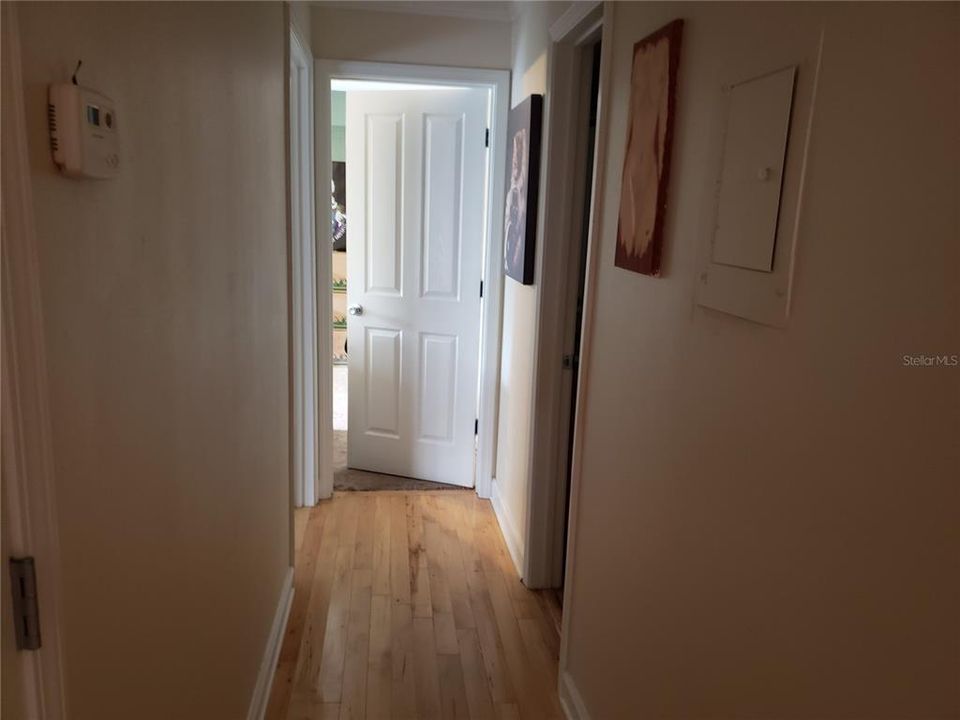 For Sale: $185,000 (2 beds, 2 baths, 870 Square Feet)