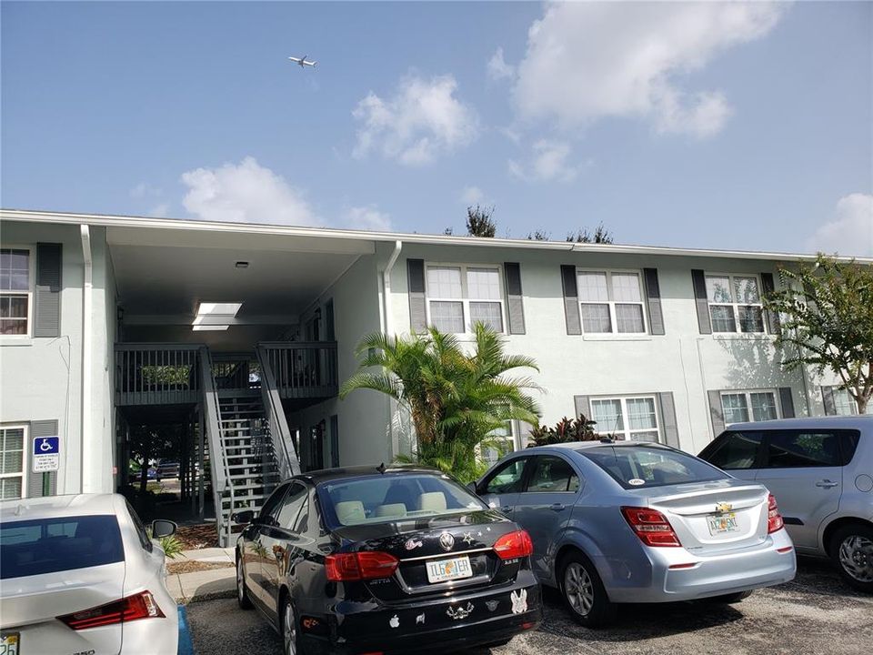 For Sale: $185,000 (2 beds, 2 baths, 870 Square Feet)