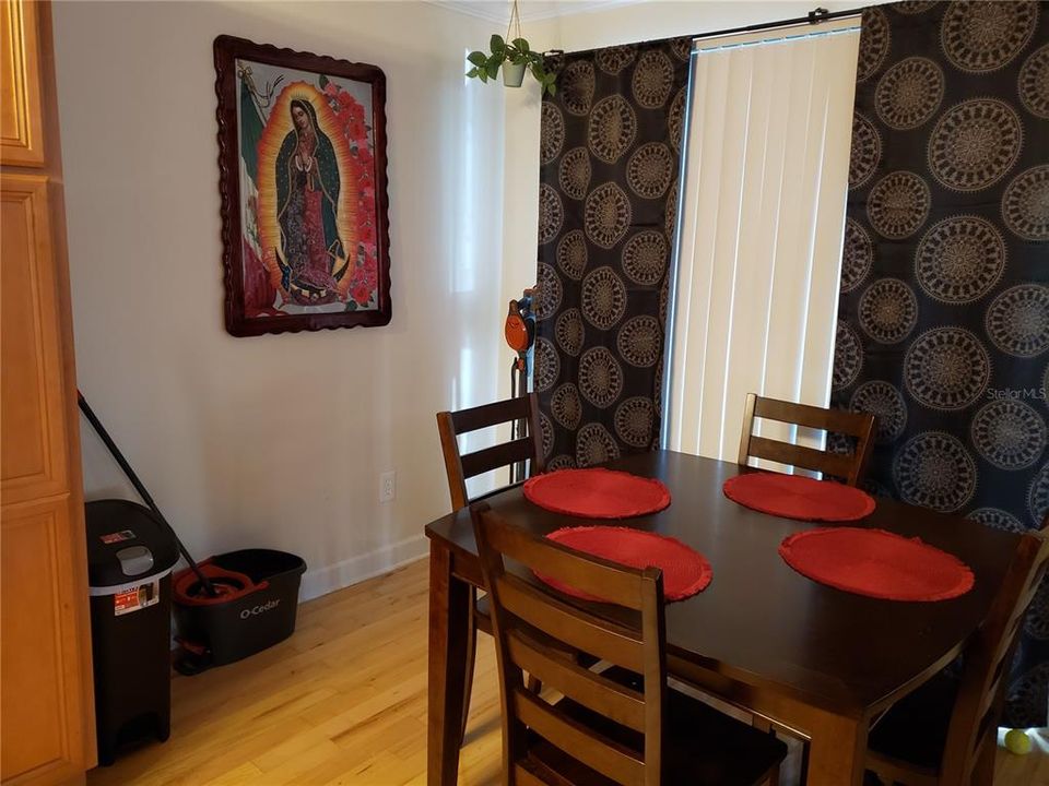 For Sale: $185,000 (2 beds, 2 baths, 870 Square Feet)