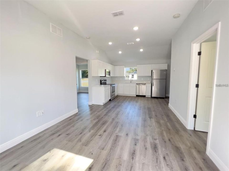 For Rent: $1,697 (3 beds, 2 baths, 1011 Square Feet)