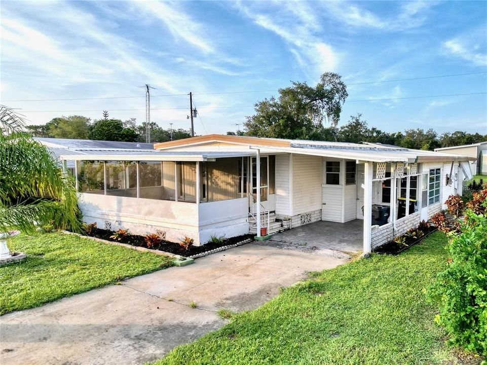 Active With Contract: $94,900 (2 beds, 2 baths, 1134 Square Feet)