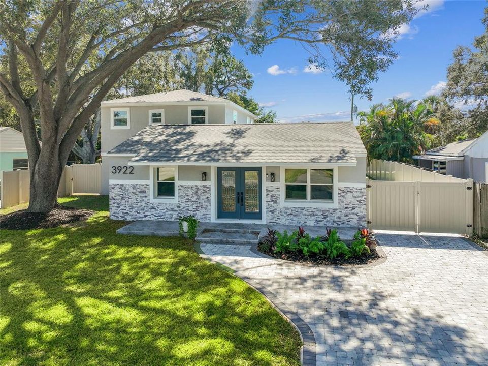 Recently Sold: $845,000 (5 beds, 3 baths, 2763 Square Feet)