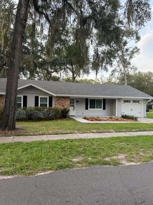 Recently Rented: $2,000 (3 beds, 2 baths, 1090 Square Feet)