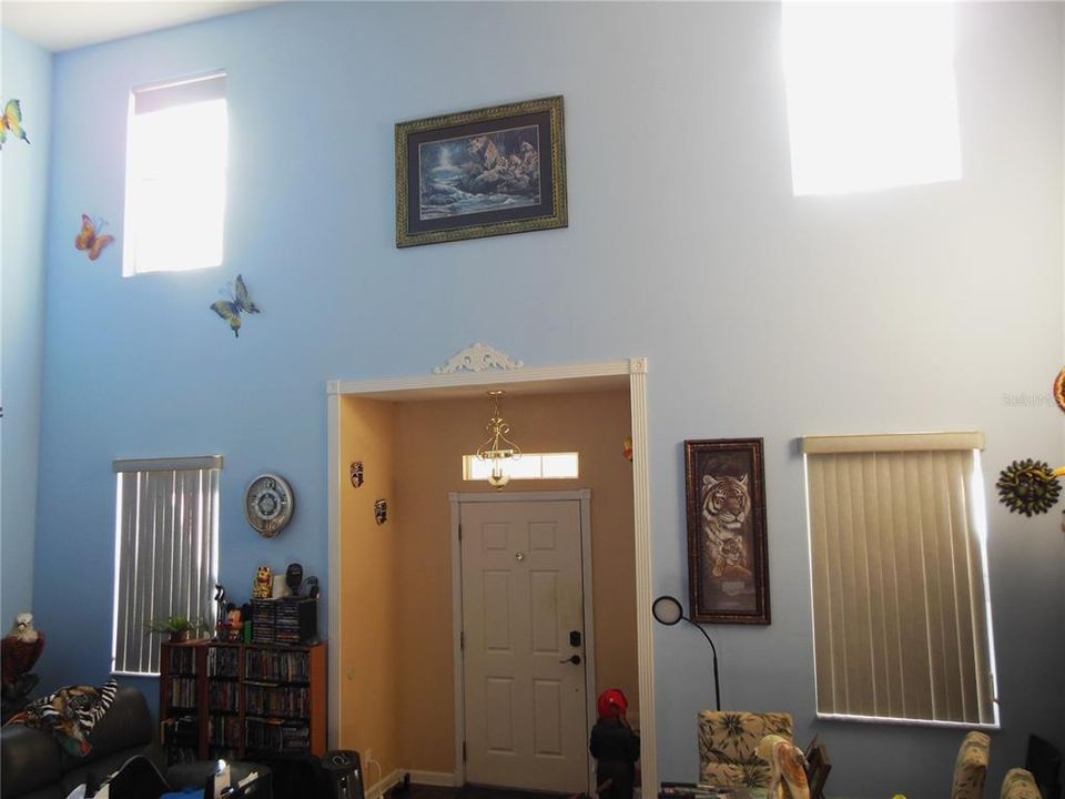 For Sale: $375,000 (3 beds, 2 baths, 1637 Square Feet)